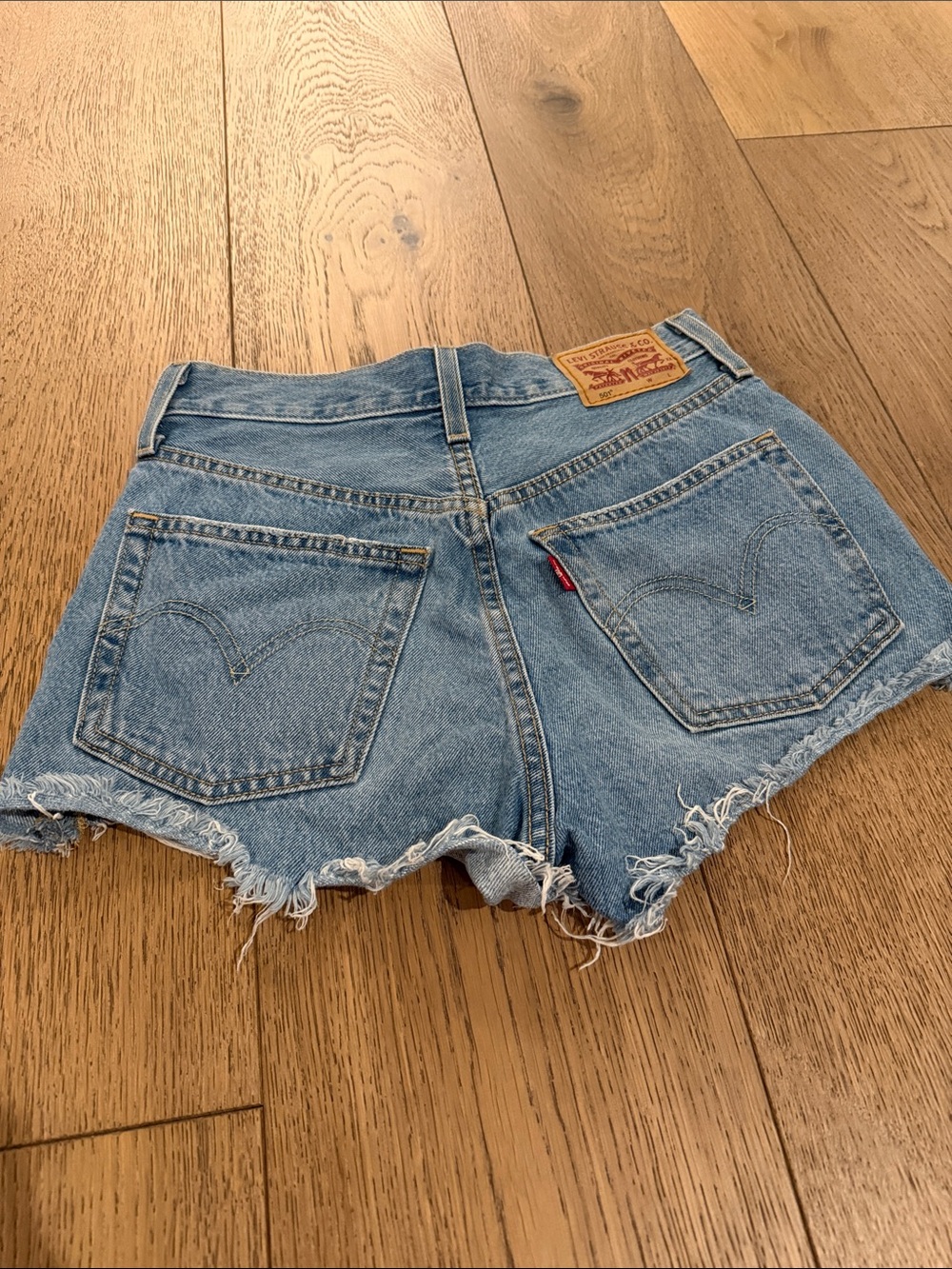 Levi's Distressed High-Rise Denim Cutoff Shorts Light Blue Wash Size 24 - Picture 2 of 4